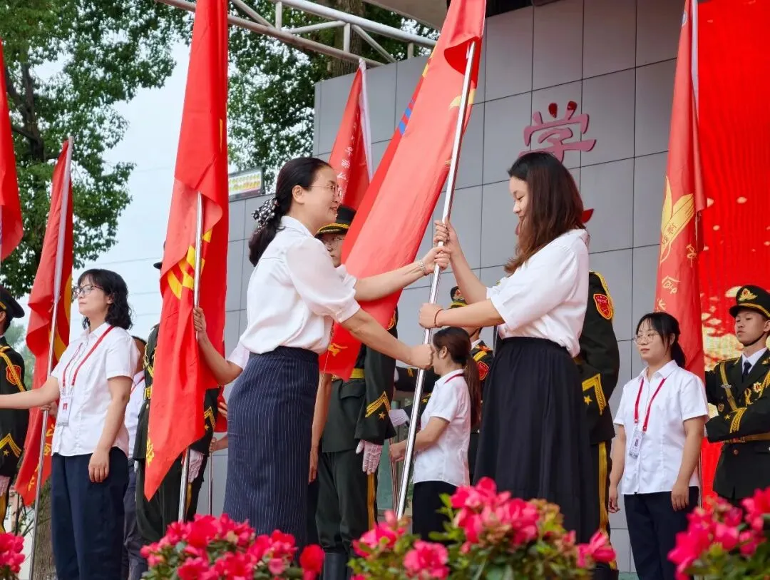 拾光叙成长,砺行启初三丨泸二外举行2027届初三升级典礼-第41张图片-四季读书网 拾光叙成长,砺行启初三丨泸二外举行2027届初三升级典礼-第41张图片-四季读书网