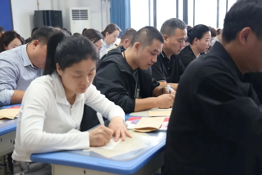 【家校共育】聚力初三关键期 携手共育少年行 ——三彩实验学校九年级家校联谊会纪实-第15张图片-四季读书网 【家校共育】聚力初三关键期 携手共育少年行 ——三彩实验学校九年级家校联谊会纪实-第15张图片-四季读书网