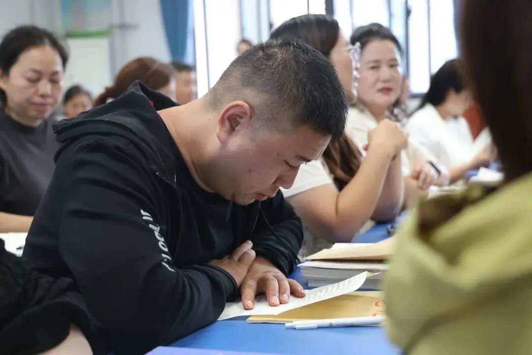 【家校共育】聚力初三关键期 携手共育少年行 ——三彩实验学校九年级家校联谊会纪实-第17张图片-四季读书网 【家校共育】聚力初三关键期 携手共育少年行 ——三彩实验学校九年级家校联谊会纪实-第17张图片-四季读书网