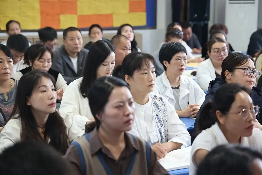 【家校共育】聚力初三关键期 携手共育少年行 ——三彩实验学校九年级家校联谊会纪实-第22张图片-四季读书网 【家校共育】聚力初三关键期 携手共育少年行 ——三彩实验学校九年级家校联谊会纪实-第22张图片-四季读书网