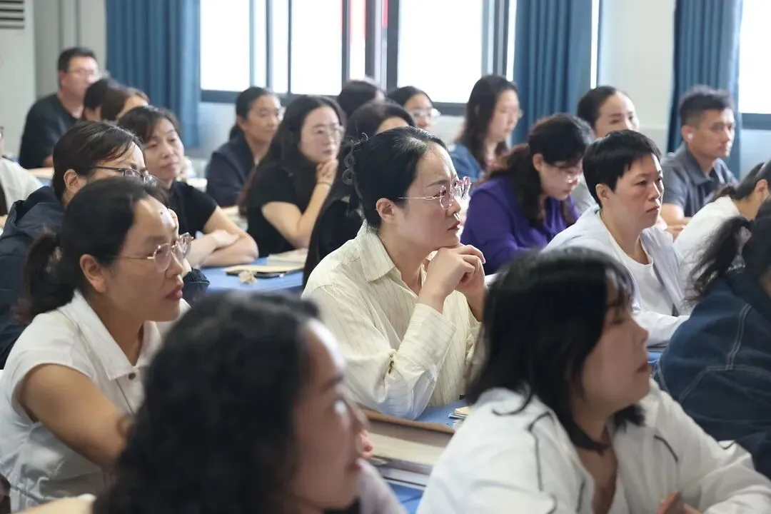 【家校共育】聚力初三关键期 携手共育少年行 ——三彩实验学校九年级家校联谊会纪实-第25张图片-四季读书网 【家校共育】聚力初三关键期 携手共育少年行 ——三彩实验学校九年级家校联谊会纪实-第25张图片-四季读书网