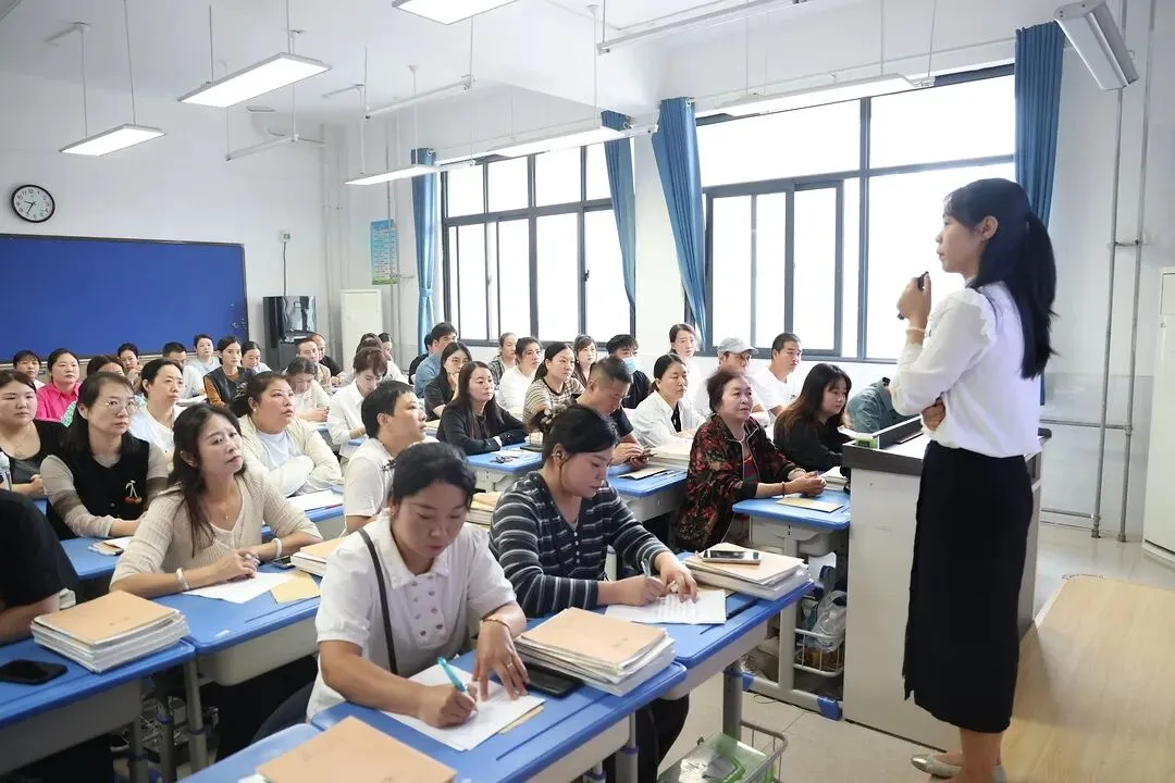 【家校共育】聚力初三关键期 携手共育少年行 ——三彩实验学校九年级家校联谊会纪实-第31张图片-四季读书网 【家校共育】聚力初三关键期 携手共育少年行 ——三彩实验学校九年级家校联谊会纪实-第31张图片-四季读书网