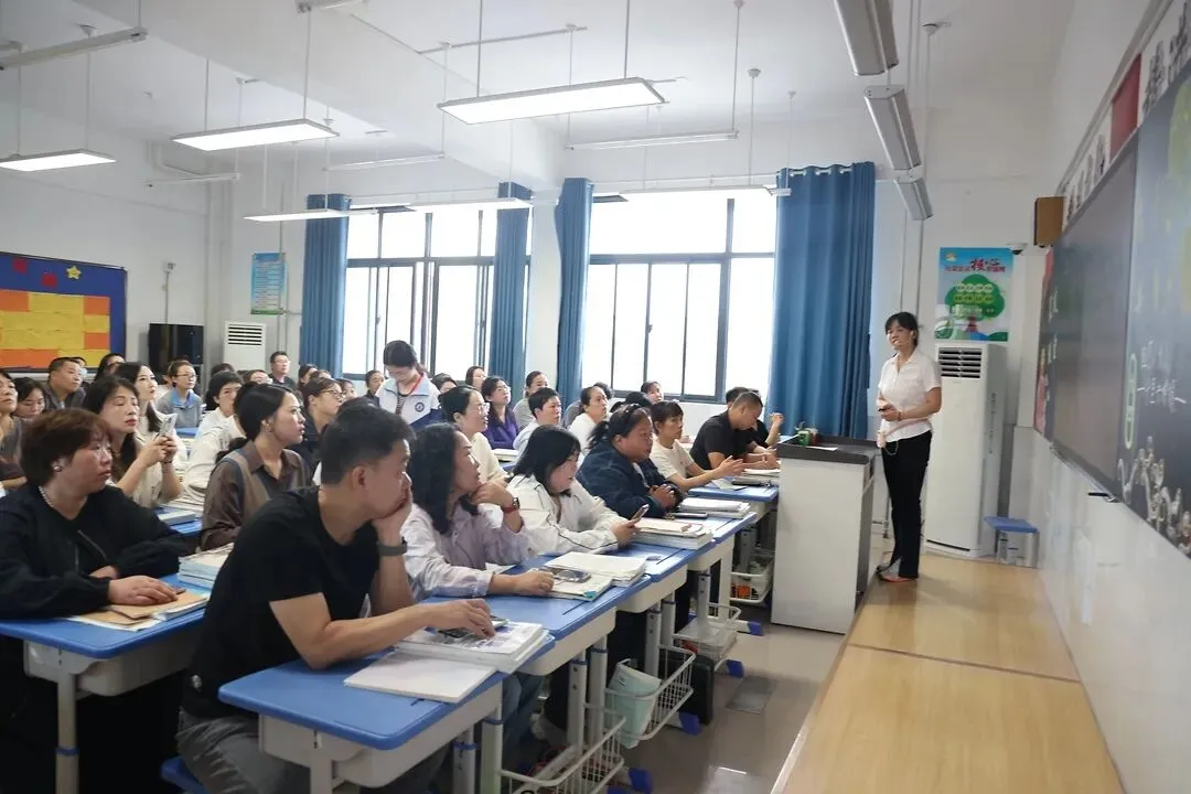 【家校共育】聚力初三关键期 携手共育少年行 ——三彩实验学校九年级家校联谊会纪实-第40张图片-四季读书网 【家校共育】聚力初三关键期 携手共育少年行 ——三彩实验学校九年级家校联谊会纪实-第40张图片-四季读书网