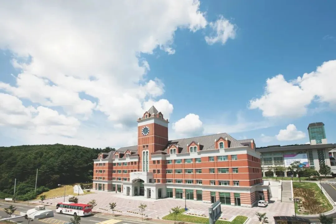 高考新赛道|苏州科技大学*韩国京福大学医疗美容1+3国际本科,把热爱变成清晰的职业规划!-第2张图片-四季读书网 高考新赛道|苏州科技大学*韩国京福大学医疗美容1+3国际本科,把热爱变成清晰的职业规划!-第2张图片-四季读书网