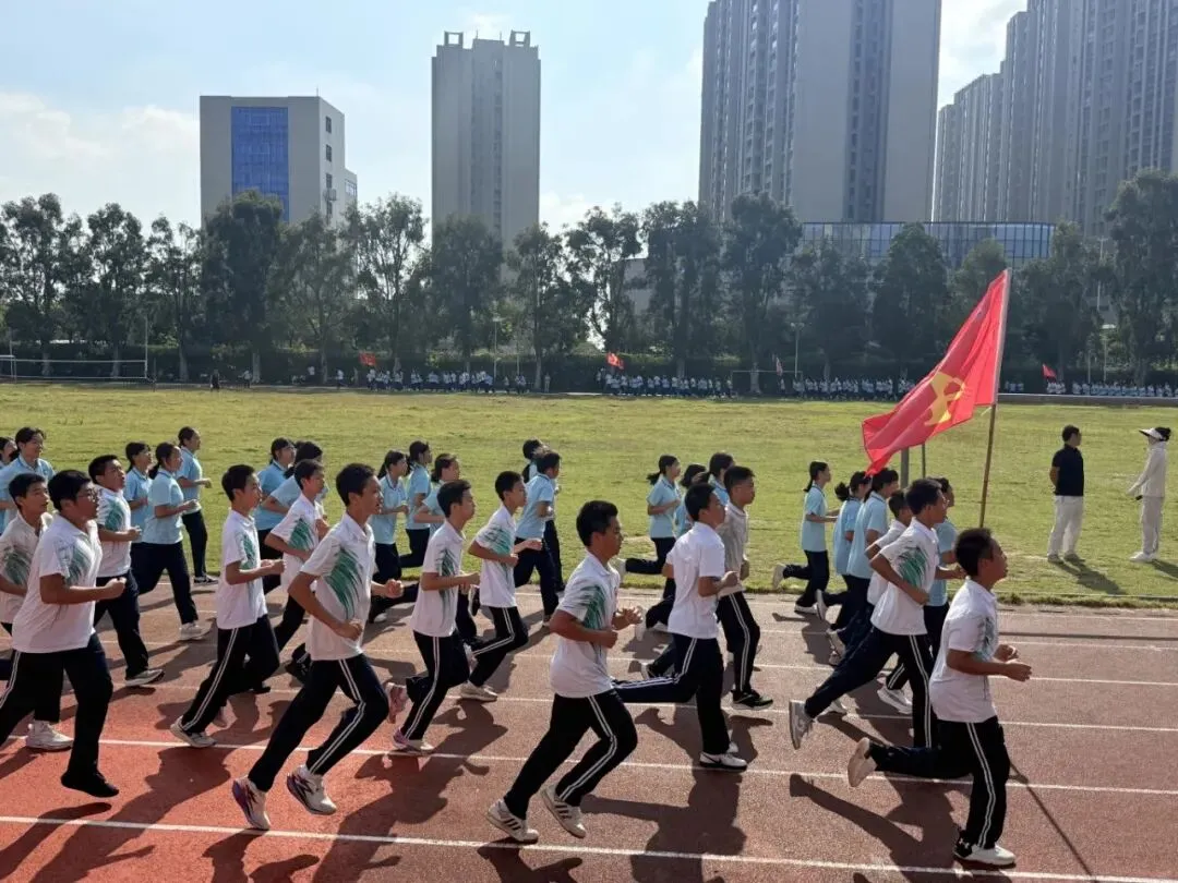 飒爽跑操展风采 凝心聚力奋中考 | 纪中民众中学初三年级开展九月跑操比赛-第15张图片-四季读书网 飒爽跑操展风采 凝心聚力奋中考 | 纪中民众中学初三年级开展九月跑操比赛-第15张图片-四季读书网