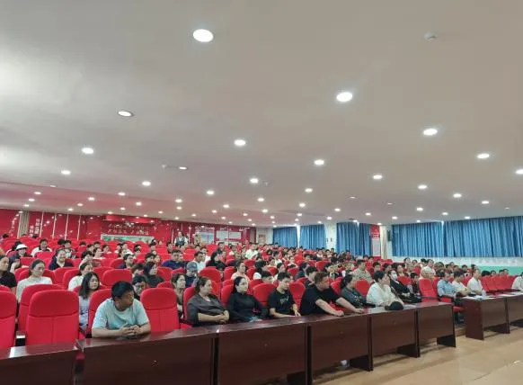 凝心聚力战中考 家校同心向未来——四十七团中学九年级第二次家长会暨表彰大会顺利召开-第7张图片-四季读书网 凝心聚力战中考 家校同心向未来——四十七团中学九年级第二次家长会暨表彰大会顺利召开-第7张图片-四季读书网