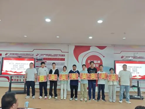 凝心聚力战中考 家校同心向未来——四十七团中学九年级第二次家长会暨表彰大会顺利召开-第13张图片-四季读书网 凝心聚力战中考 家校同心向未来——四十七团中学九年级第二次家长会暨表彰大会顺利召开-第13张图片-四季读书网