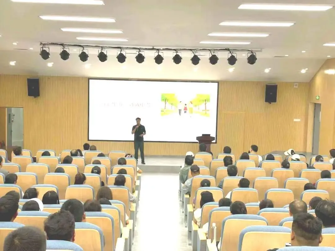 凝心聚力,备战中考—晋宁八中九年级家长会顺利召开-第14张图片-四季读书网