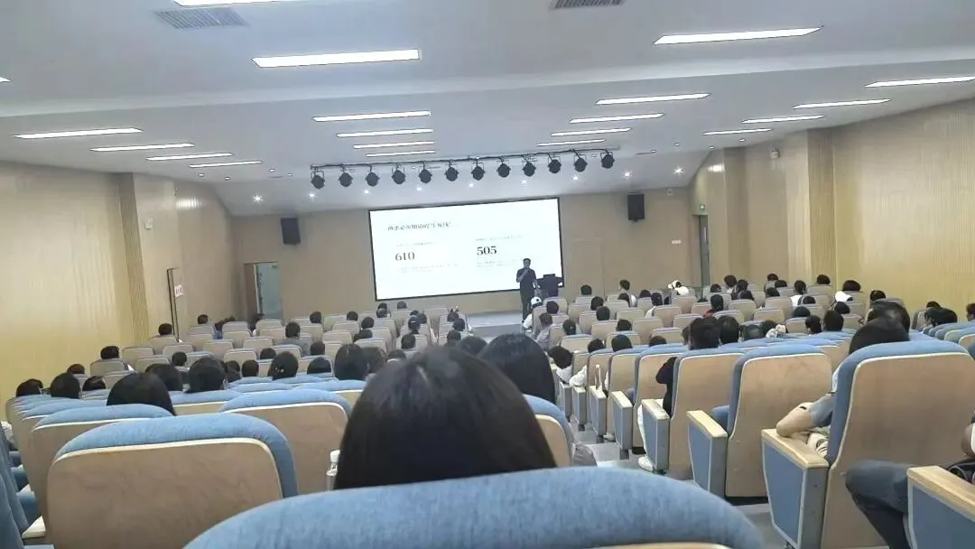 凝心聚力,备战中考—晋宁八中九年级家长会顺利召开-第16张图片-四季读书网