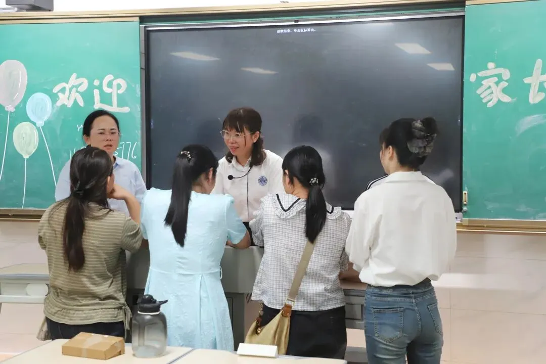 家校同频凝合力 师生共振备中考——博罗县第三中学召开2026年秋季学期九年级家长会-第27张图片-四季读书网 家校同频凝合力 师生共振备中考——博罗县第三中学召开2026年秋季学期九年级家长会-第27张图片-四季读书网