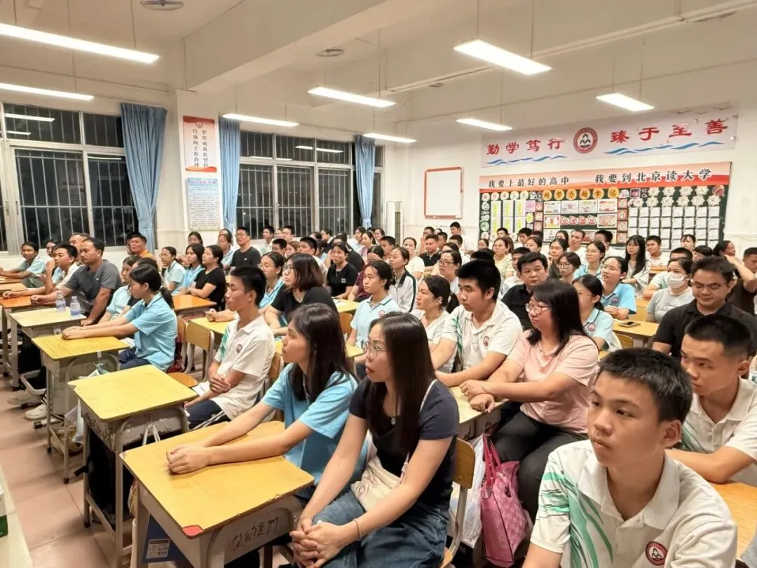 同心聚力战中考 家校携手向未来 | 纪中民众中学召开初三年级家长会-第6张图片-四季读书网 同心聚力战中考 家校携手向未来 | 纪中民众中学召开初三年级家长会-第6张图片-四季读书网
