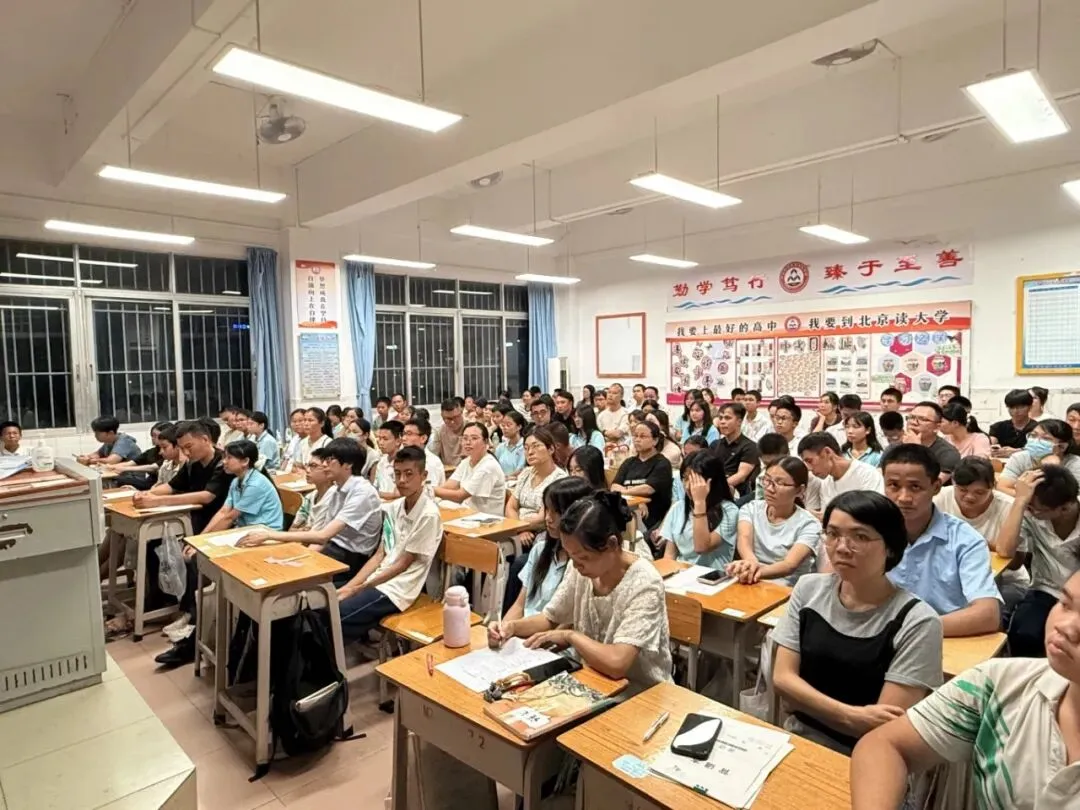 同心聚力战中考 家校携手向未来 | 纪中民众中学召开初三年级家长会-第7张图片-四季读书网 同心聚力战中考 家校携手向未来 | 纪中民众中学召开初三年级家长会-第7张图片-四季读书网