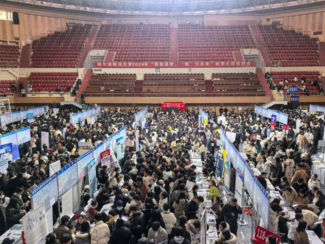 高考专业冷热大洗牌:法学狂飙,土木跌落神坛,AI招生暴增-第1张图片-四季读书网