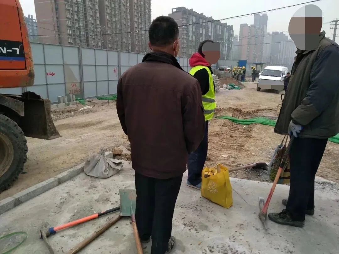 疫情那年为攒钱来终南山隐居,大年初二来北京打零工正值淡季,每天扛塑料管、背渣土,我的生活富含9个智慧与禅理,专治精神内耗-第28张图片-四季读书网