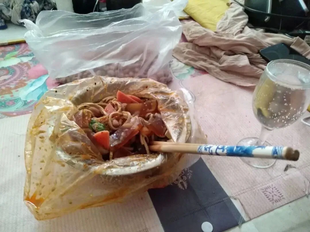 疫情那年为攒钱来终南山隐居,大年初二来北京打零工正值淡季,每天扛塑料管、背渣土,我的生活富含9个智慧与禅理,专治精神内耗-第33张图片-四季读书网