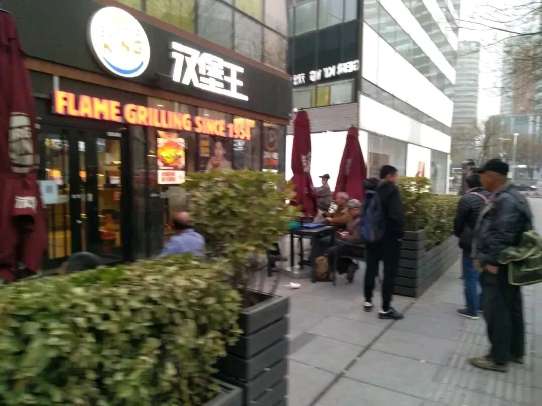 疫情那年为攒钱来终南山隐居,大年初二来北京打零工正值淡季,每天扛塑料管、背渣土,我的生活富含9个智慧与禅理,专治精神内耗-第67张图片-四季读书网