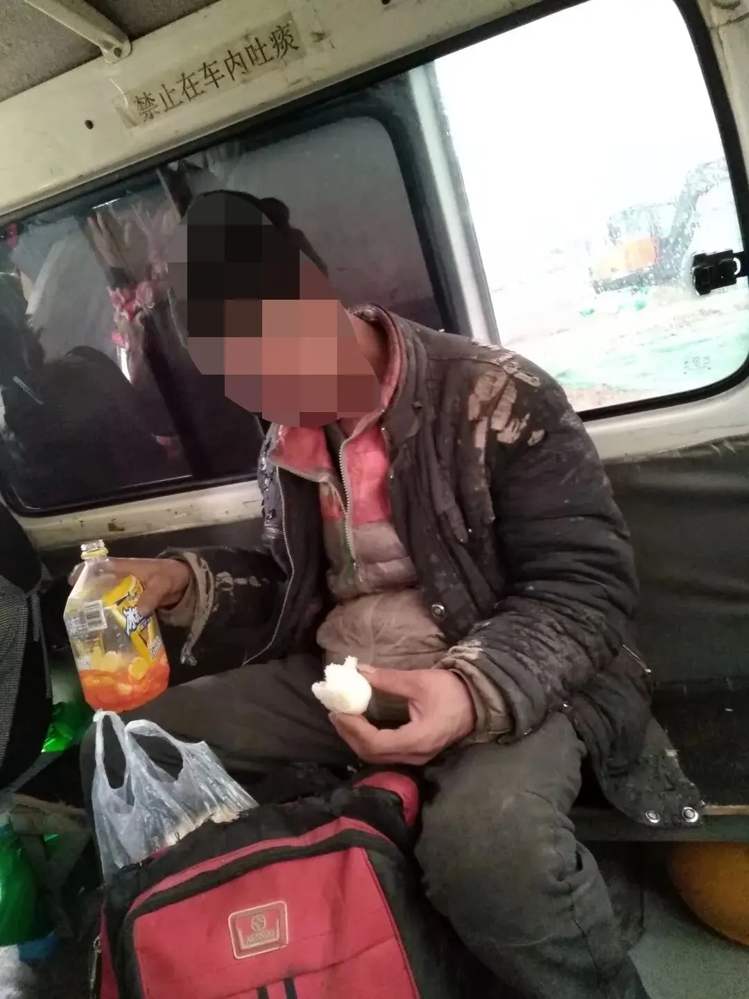 疫情那年为攒钱来终南山隐居,大年初二来北京打零工正值淡季,每天扛塑料管、背渣土,我的生活富含9个智慧与禅理,专治精神内耗-第81张图片-四季读书网