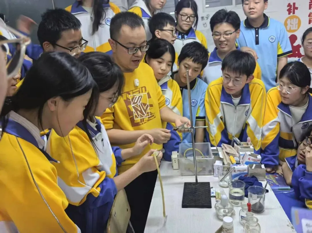 验探真知 化学启思维|初三年级开展氧气制取实验课-第3张图片-四季读书网