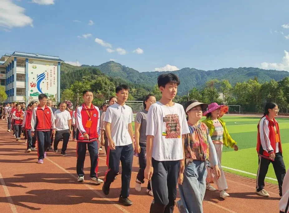 凝心聚力备中考,家校同心启新程——台江二中隆重举行2027届动员大会暨家长会-第32张图片-四季读书网 凝心聚力备中考,家校同心启新程——台江二中隆重举行2027届动员大会暨家长会-第32张图片-四季读书网