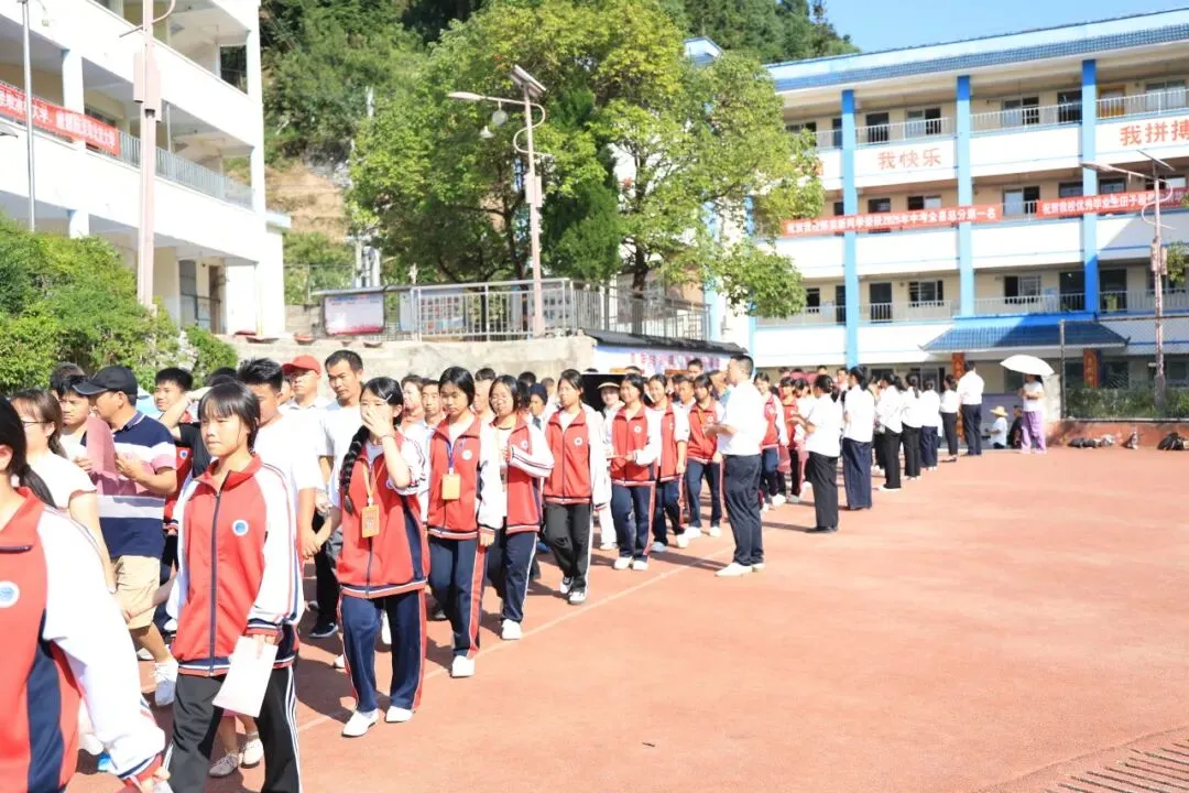 凝心聚力备中考,家校同心启新程——台江二中隆重举行2027届动员大会暨家长会-第35张图片-四季读书网 凝心聚力备中考,家校同心启新程——台江二中隆重举行2027届动员大会暨家长会-第35张图片-四季读书网