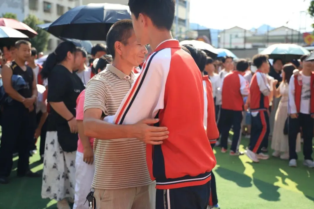凝心聚力备中考,家校同心启新程——台江二中隆重举行2027届动员大会暨家长会-第42张图片-四季读书网 凝心聚力备中考,家校同心启新程——台江二中隆重举行2027届动员大会暨家长会-第42张图片-四季读书网