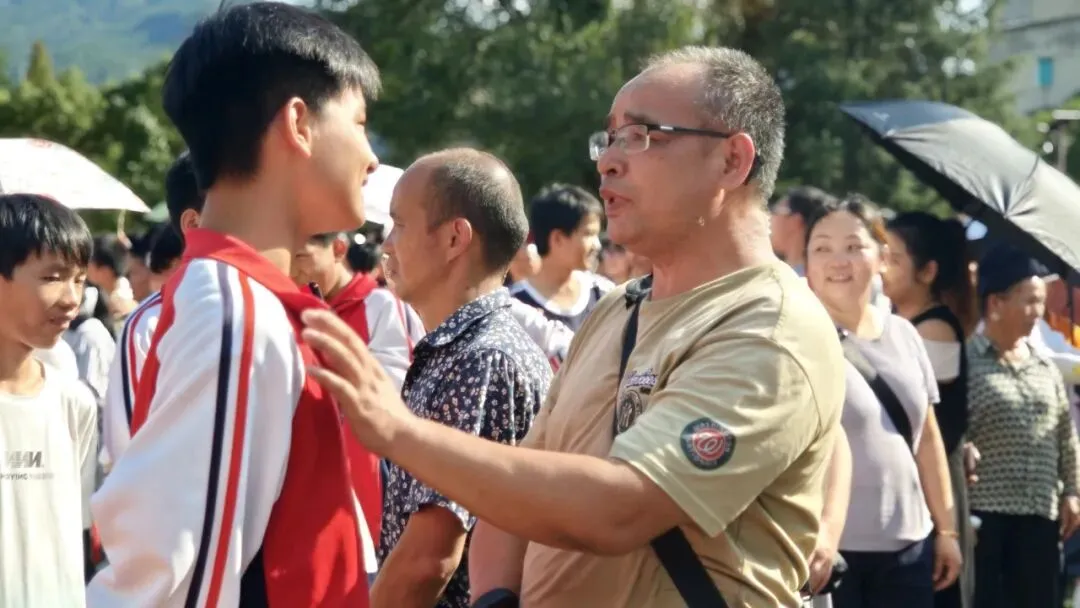 凝心聚力备中考,家校同心启新程——台江二中隆重举行2027届动员大会暨家长会-第44张图片-四季读书网 凝心聚力备中考,家校同心启新程——台江二中隆重举行2027届动员大会暨家长会-第44张图片-四季读书网