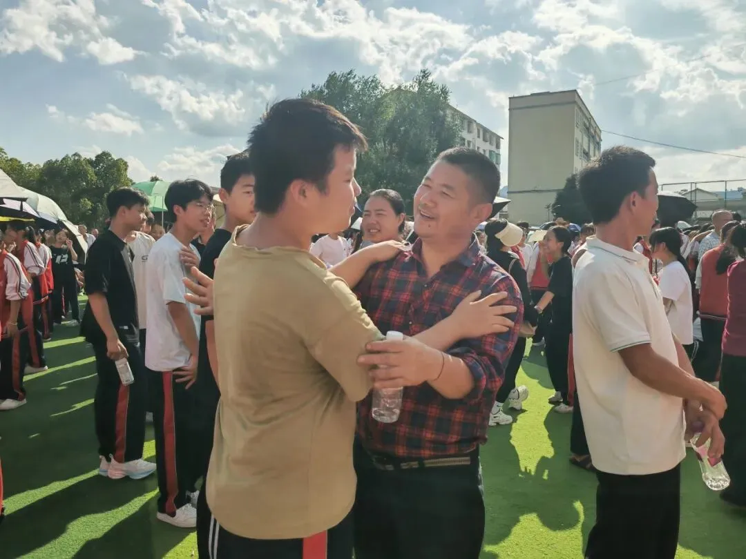 凝心聚力备中考,家校同心启新程——台江二中隆重举行2027届动员大会暨家长会-第47张图片-四季读书网 凝心聚力备中考,家校同心启新程——台江二中隆重举行2027届动员大会暨家长会-第47张图片-四季读书网