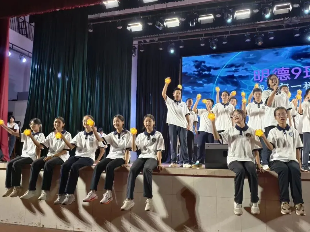 龙狮少年歌飞扬,9班同心绽光彩—记纪雅初二班歌比赛-第35张图片-四季读书网 龙狮少年歌飞扬,9班同心绽光彩—记纪雅初二班歌比赛-第35张图片-四季读书网