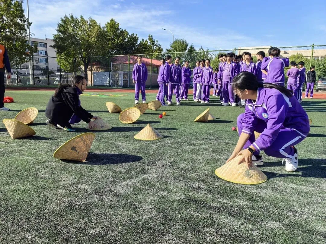 悦动心灵·减压赋能——天津八中初三年级心运会:驰骋操场,蓄力-第5张图片-四季读书网 悦动心灵·减压赋能——天津八中初三年级心运会:驰骋操场,蓄力-第5张图片-四季读书网