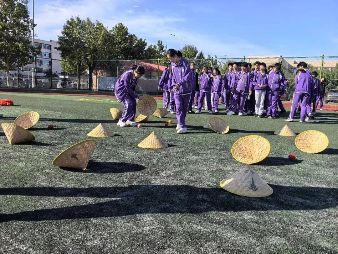 悦动心灵·减压赋能——天津八中初三年级心运会:驰骋操场,蓄力-第6张图片-四季读书网 悦动心灵·减压赋能——天津八中初三年级心运会:驰骋操场,蓄力-第6张图片-四季读书网