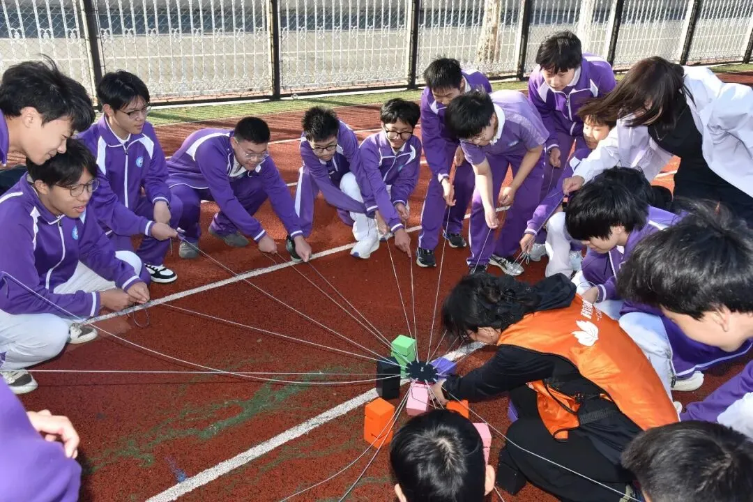 悦动心灵·减压赋能——天津八中初三年级心运会:驰骋操场,蓄力-第10张图片-四季读书网 悦动心灵·减压赋能——天津八中初三年级心运会:驰骋操场,蓄力-第10张图片-四季读书网