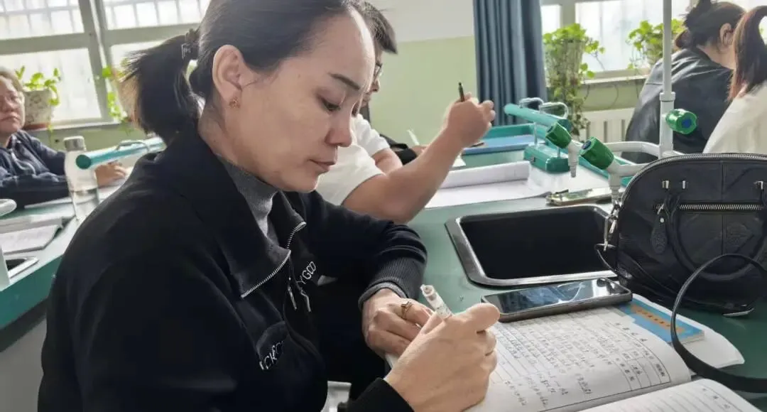 研析中考明方向 赋能备考提质效 ——徐玉秀名师工作室助力阿勒泰开展九年级数学专项教研-第13张图片-四季读书网