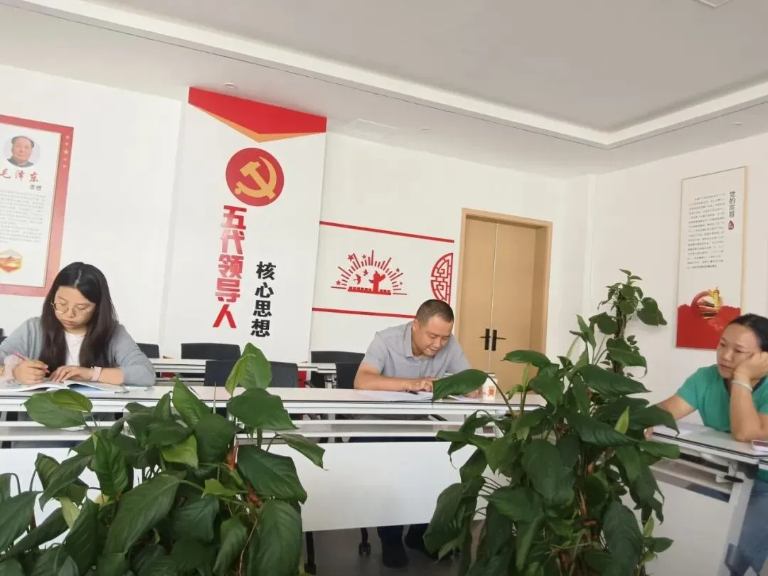 凝心聚力战中考 笃行实干启新程 | 我校召开2027届初三班主任工作会议-第5张图片-四季读书网 凝心聚力战中考 笃行实干启新程 | 我校召开2027届初三班主任工作会议-第5张图片-四季读书网