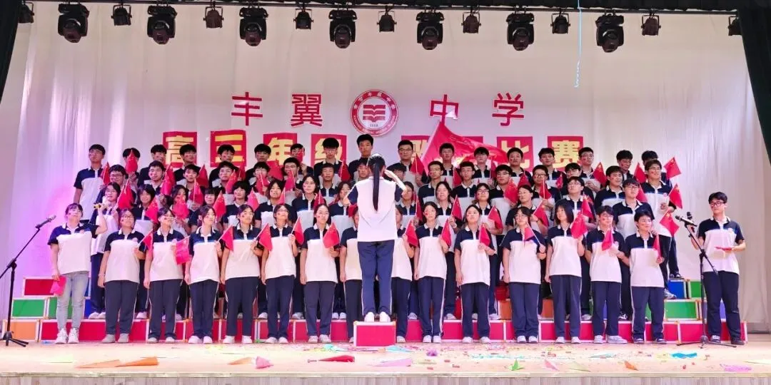 歌声嘹亮,决胜高考!高三年级迎国庆歌咏比赛超燃来袭 !-第12张图片-四季读书网