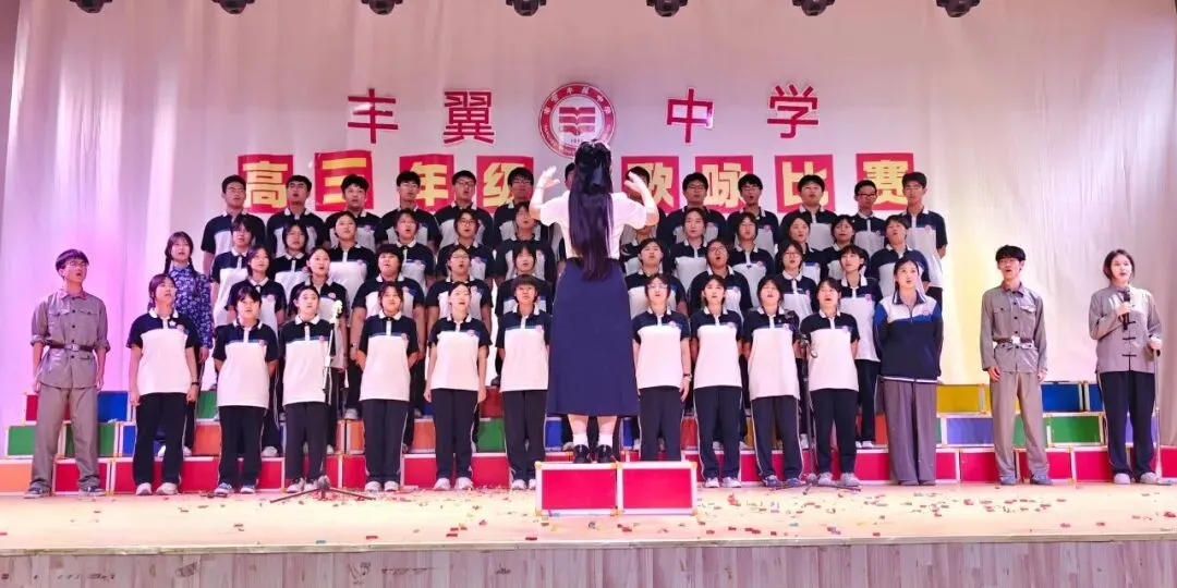 歌声嘹亮,决胜高考!高三年级迎国庆歌咏比赛超燃来袭 !-第19张图片-四季读书网