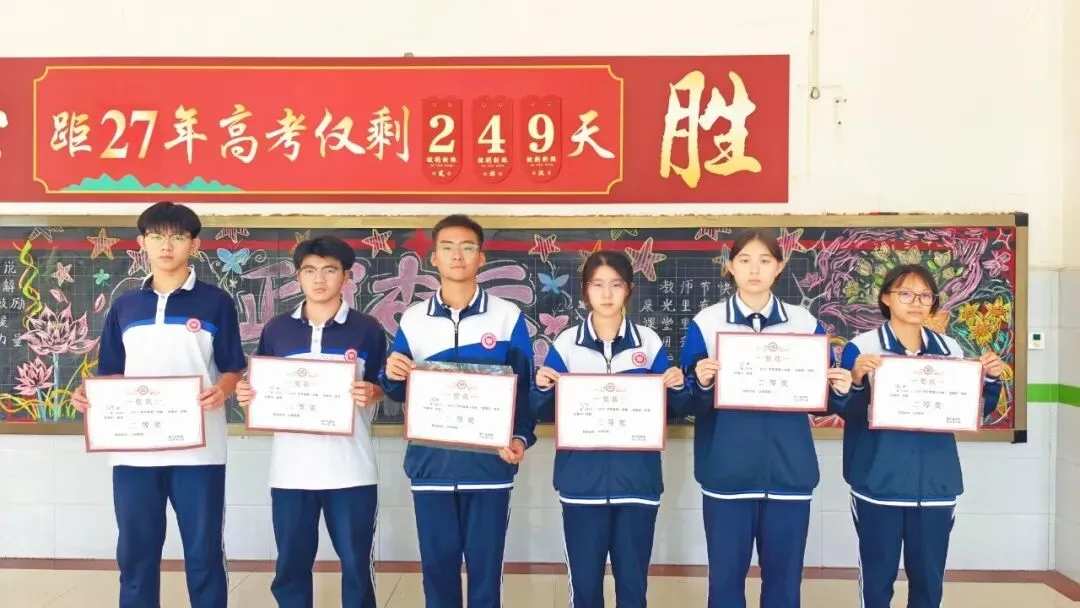歌声嘹亮,决胜高考!高三年级迎国庆歌咏比赛超燃来袭 !-第23张图片-四季读书网