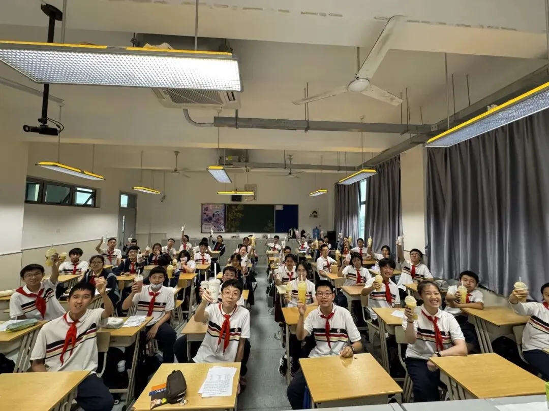 青春放歌迎盛世,欢歌笑语颂华章——初三年级国庆联欢-第27张图片-四季读书网 青春放歌迎盛世,欢歌笑语颂华章——初三年级国庆联欢-第27张图片-四季读书网