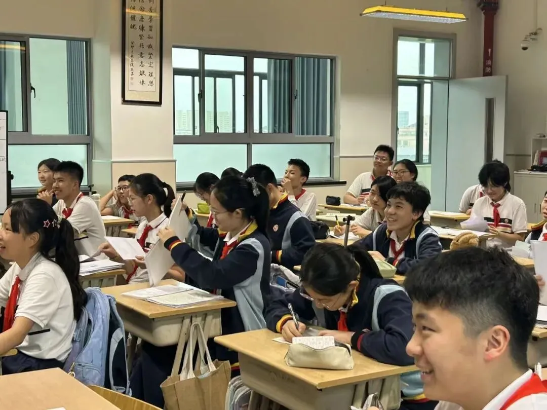 青春放歌迎盛世,欢歌笑语颂华章——初三年级国庆联欢-第38张图片-四季读书网 青春放歌迎盛世,欢歌笑语颂华章——初三年级国庆联欢-第38张图片-四季读书网