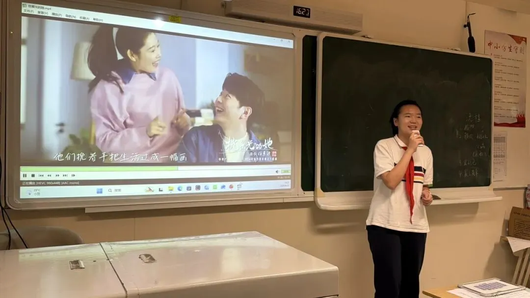 青春放歌迎盛世,欢歌笑语颂华章——初三年级国庆联欢-第40张图片-四季读书网 青春放歌迎盛世,欢歌笑语颂华章——初三年级国庆联欢-第40张图片-四季读书网