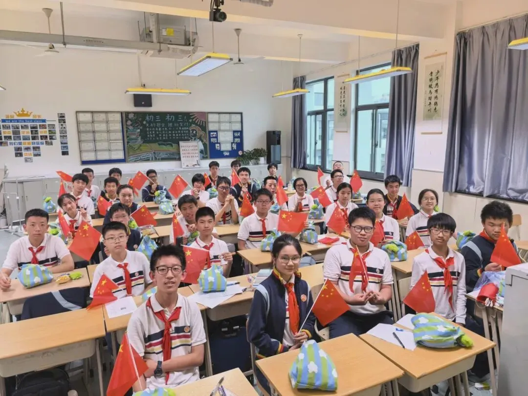 青春放歌迎盛世,欢歌笑语颂华章——初三年级国庆联欢-第41张图片-四季读书网 青春放歌迎盛世,欢歌笑语颂华章——初三年级国庆联欢-第41张图片-四季读书网