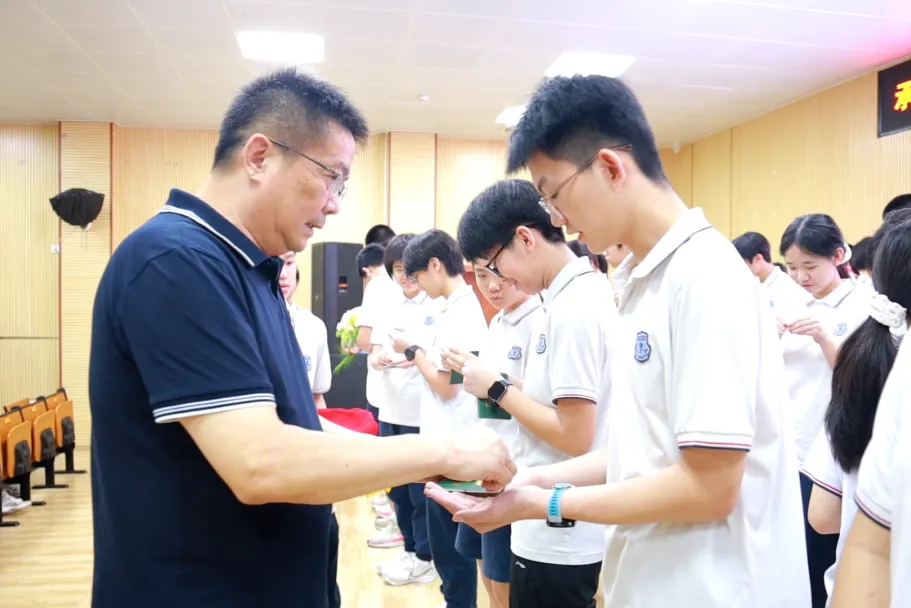 实地探校|第二届中考八科单科全区第一,这份答卷远超我们预期!-第11张图片-四季读书网