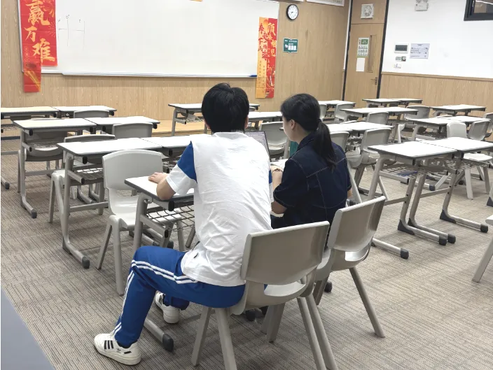 一人一班,这是中高考班主任的“超长待机”日常-第35张图片-四季读书网 一人一班,这是中高考班主任的“超长待机”日常-第35张图片-四季读书网