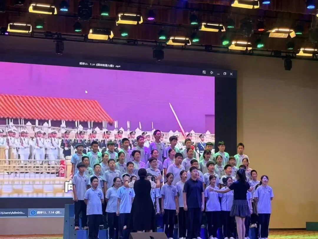 【实中关注】歌声颂祖国,红心向未来——初二年级迎国庆红歌合唱比赛圆满落幕-第5张图片-四季读书网