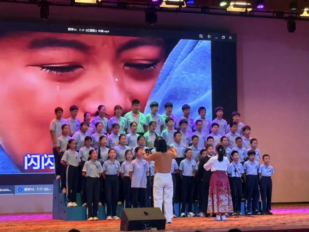 【实中关注】歌声颂祖国,红心向未来——初二年级迎国庆红歌合唱比赛圆满落幕-第7张图片-四季读书网