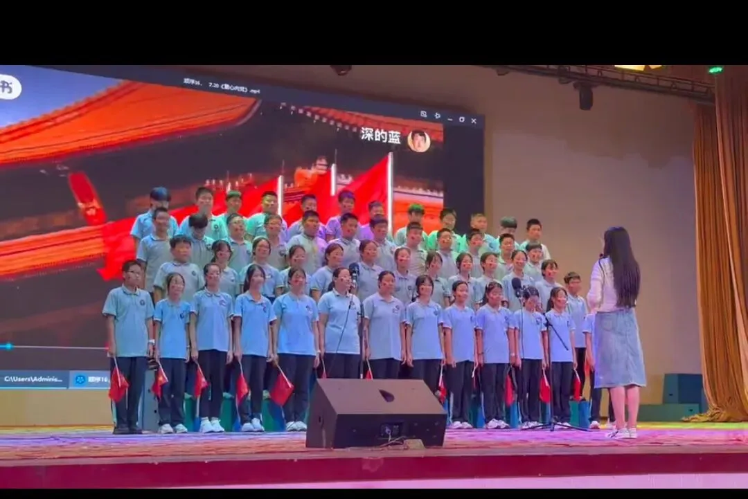 【实中关注】歌声颂祖国,红心向未来——初二年级迎国庆红歌合唱比赛圆满落幕-第8张图片-四季读书网