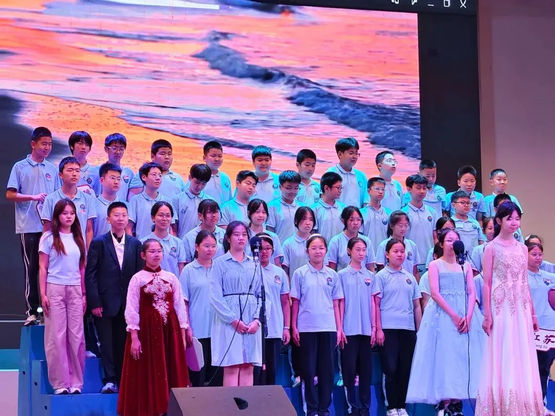【实中关注】歌声颂祖国,红心向未来——初二年级迎国庆红歌合唱比赛圆满落幕-第9张图片-四季读书网