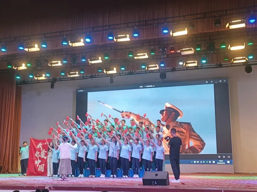 【实中关注】歌声颂祖国,红心向未来——初二年级迎国庆红歌合唱比赛圆满落幕-第10张图片-四季读书网