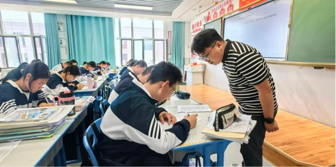 以学为中心 晒出好课堂——初三年级课改现场会系列教研活动-第28张图片-四季读书网 以学为中心 晒出好课堂——初三年级课改现场会系列教研活动-第28张图片-四季读书网