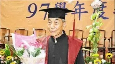 75岁当背包客,87岁高考,98岁硕士毕业,105岁考博:他还有多少惊喜?-第1张图片-四季读书网