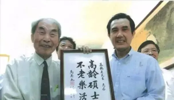 75岁当背包客,87岁高考,98岁硕士毕业,105岁考博:他还有多少惊喜?-第8张图片-四季读书网